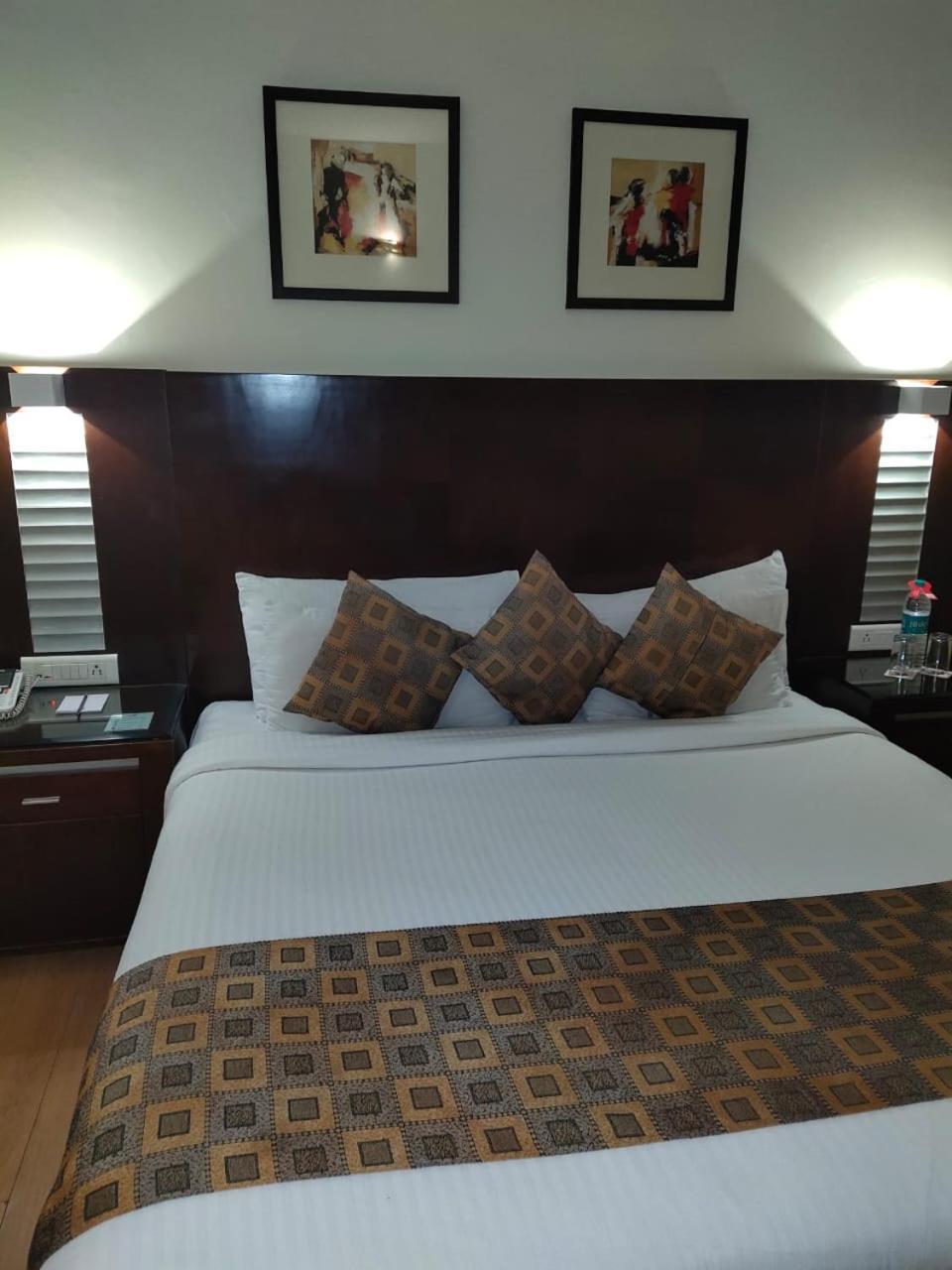 The Red Maple Mashal Indore Zewnętrze zdjęcie
