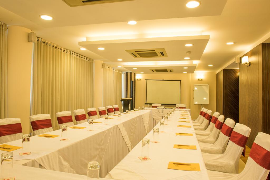 The Red Maple Mashal Indore Zewnętrze zdjęcie