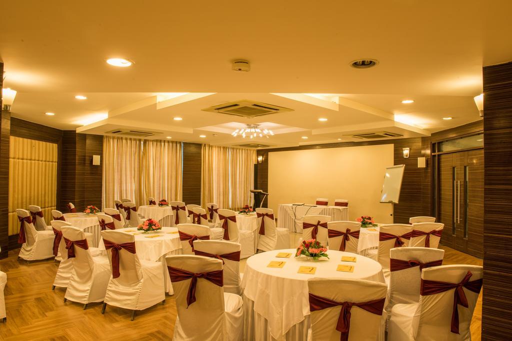 The Red Maple Mashal Indore Zewnętrze zdjęcie